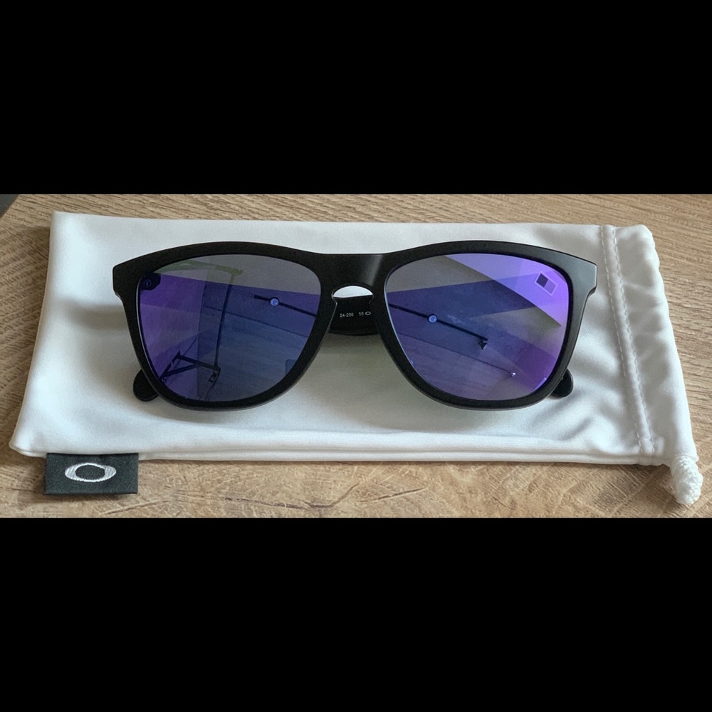 Oakley Frogskins Sunglasses